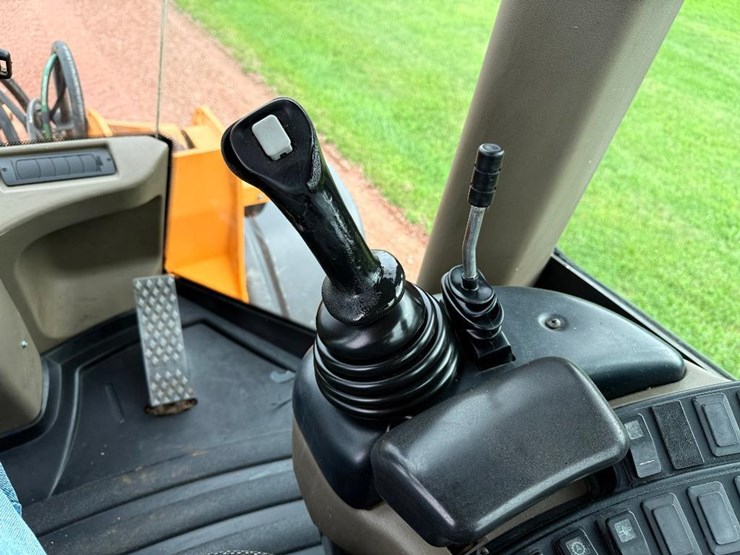 2009-case-621e-xr-image-50