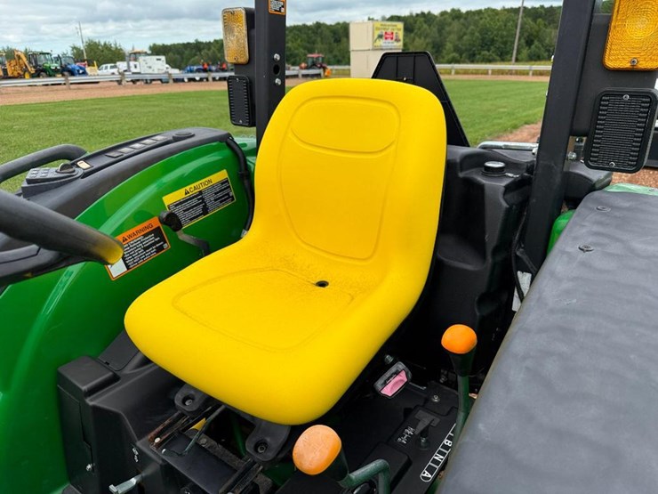 john-deere-4044m-image-30