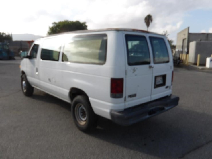 2005-ford-e350-image-4