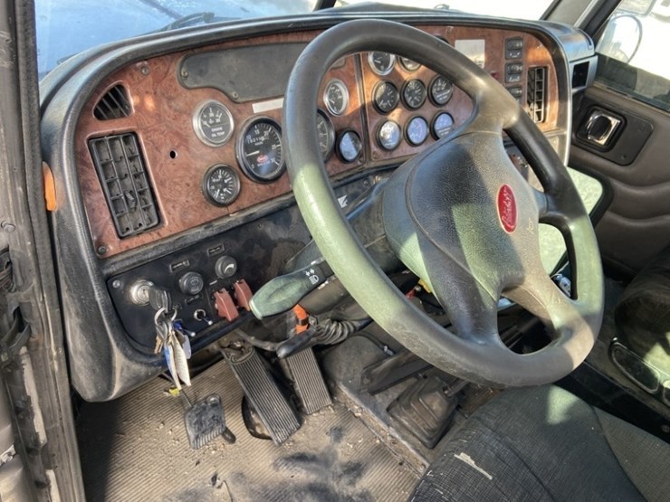 2005-peterbilt-357-image-18