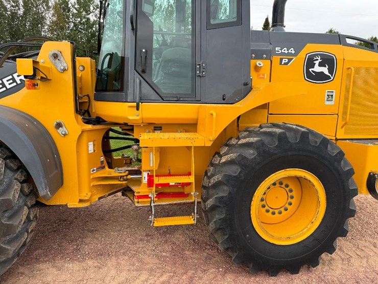 2021-deere-544p-image-15