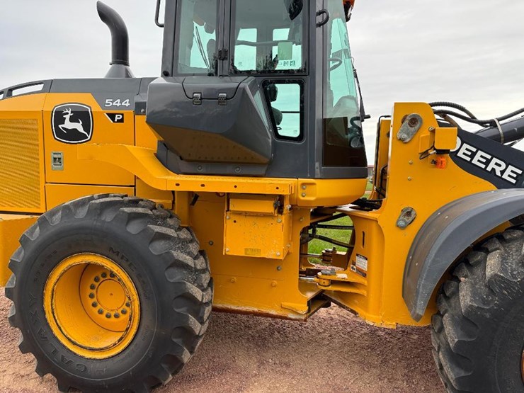 2021-deere-544p-image-11