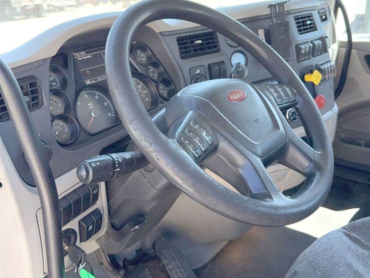 2020-peterbilt-579-image-71