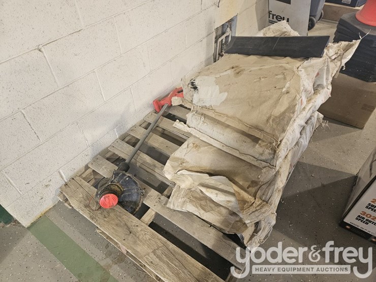 bags-of-bolt-on-pads-(15")-for-viqan-steel-tracks-(4-of)-and-craftsman-weed-wacker-image-1