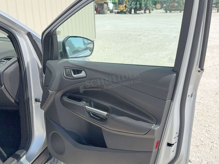 2017-ford-escape-se-image-31
