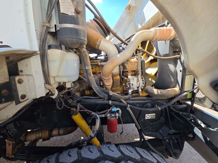 2006-peterbilt-335-image-61