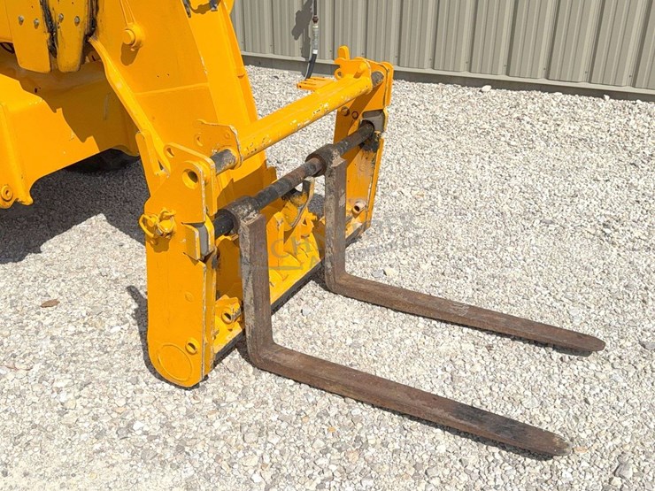 2019-jcb-540-140-image-15