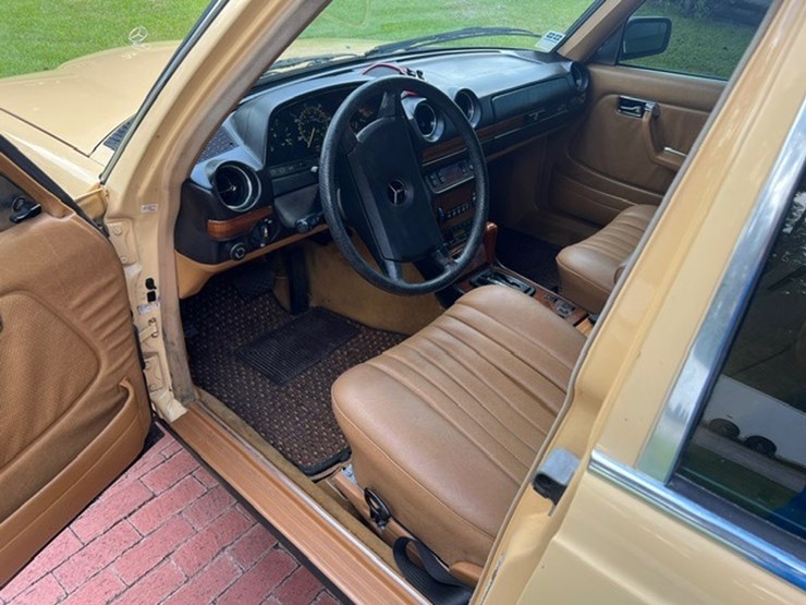 #1036-•-offered-at-no-reserve-|-1985-mercedes-benz-300td-image-3