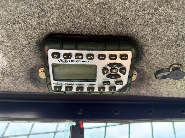 new-holland-c238-image-40