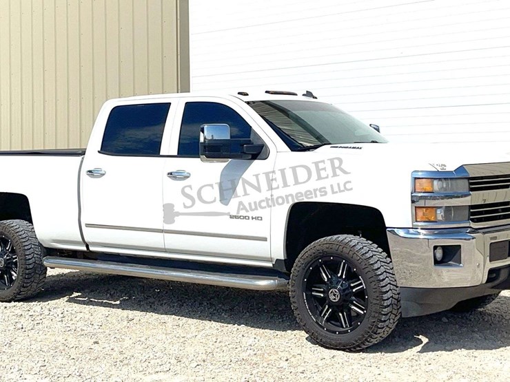 2015-chevrolet-2500hd-image-1