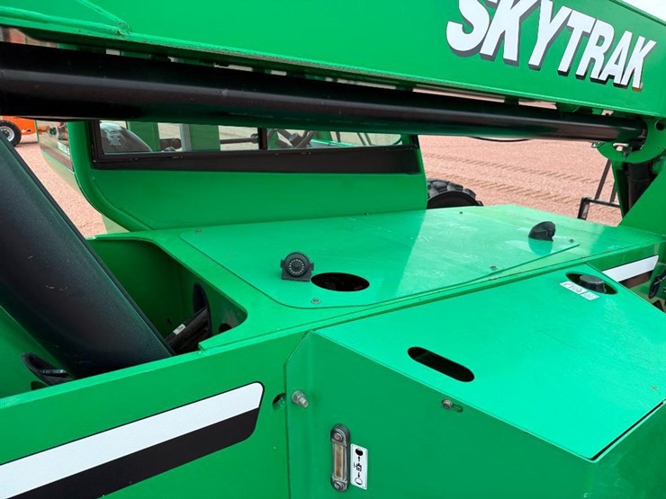 2015-sky-trak-6036-image-30