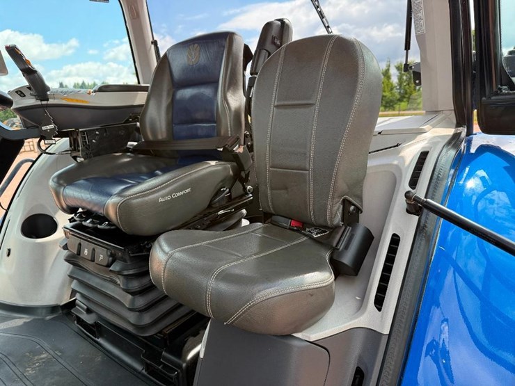 new-holland-t8.320-image-63
