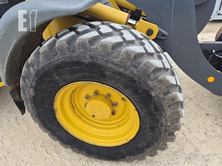 2016-deere-344k-image-11