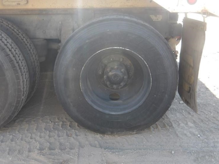 1997-peterbilt-379-image-13