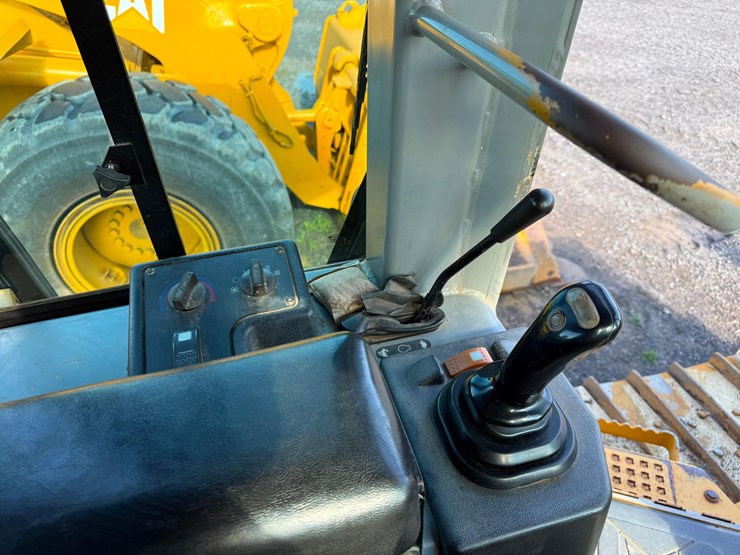 caterpillar-d5g-xl-image-19