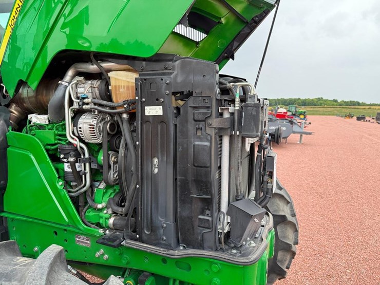john-deere-6120r-image-37