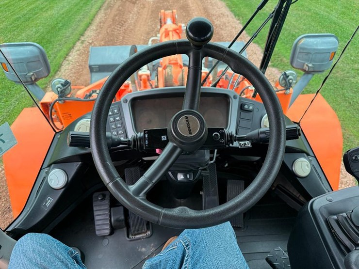 2017-doosan-dl250-5-image-56