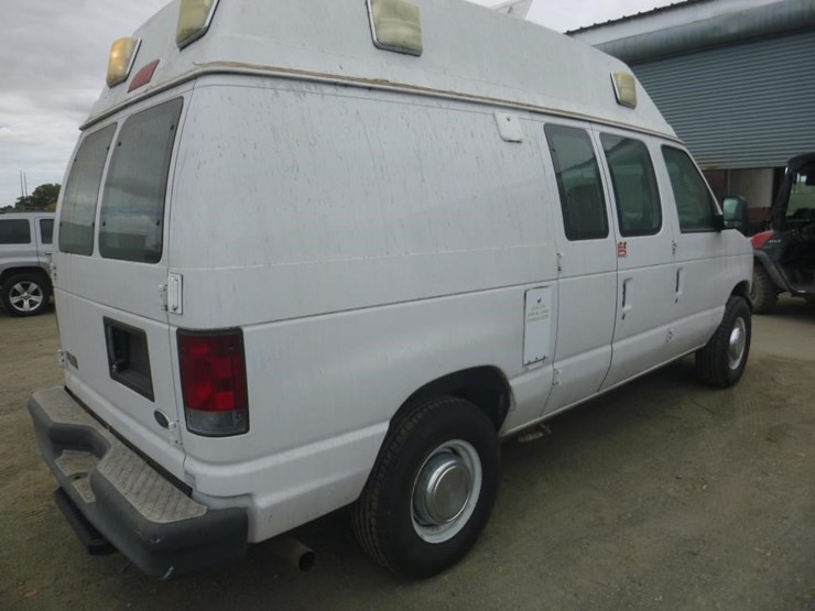 2003-ford-econoline-350-image-3