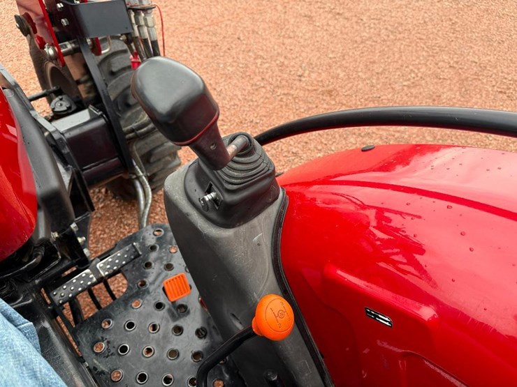 case-ih-farmall-50a-image-40