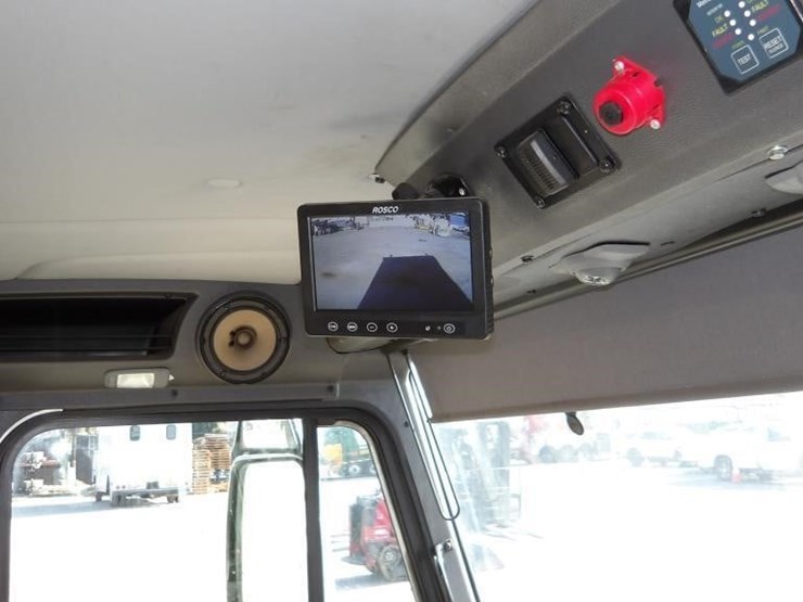 2019-peterbilt-520-image-22