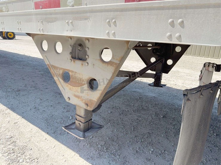 2008-utility-4000dx-image-31