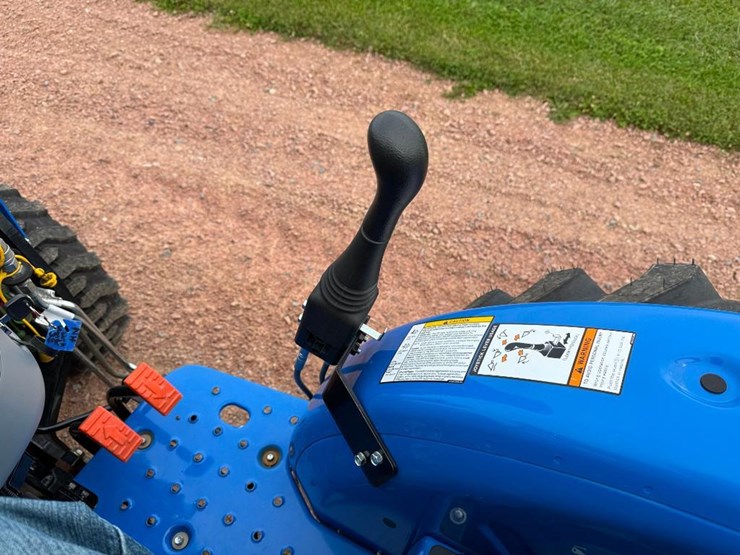 new-holland-workmaster-35-image-35