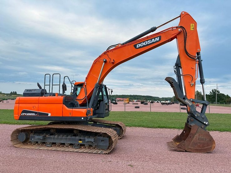2016-doosan-dx225-lc-5-image-2