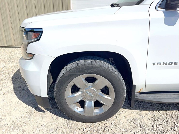 2016-chevrolet-tahoe-lt-image-49