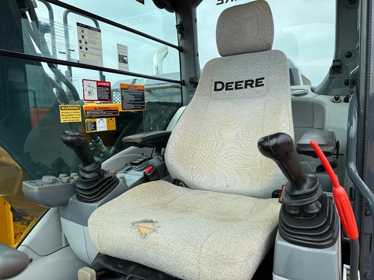 deere-130g-image-54