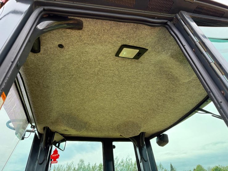 2005-deere-744j-image-45
