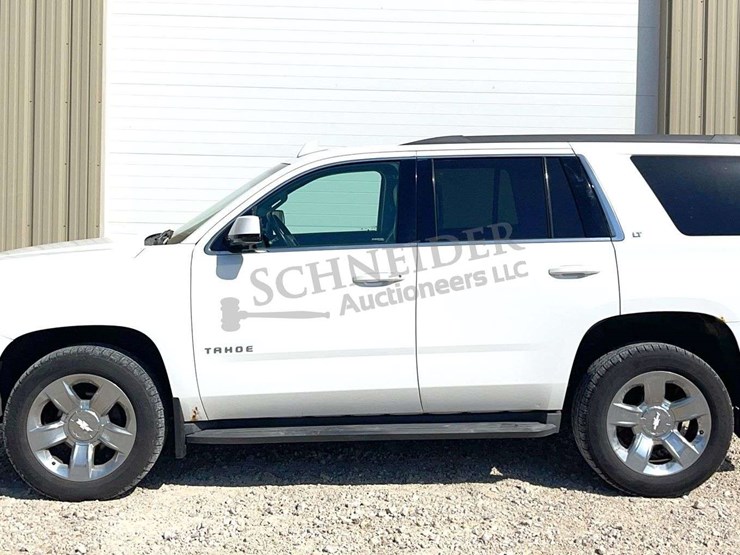 2016-chevrolet-tahoe-lt-image-4