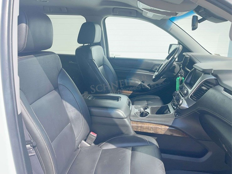 2016-chevrolet-tahoe-lt-image-32