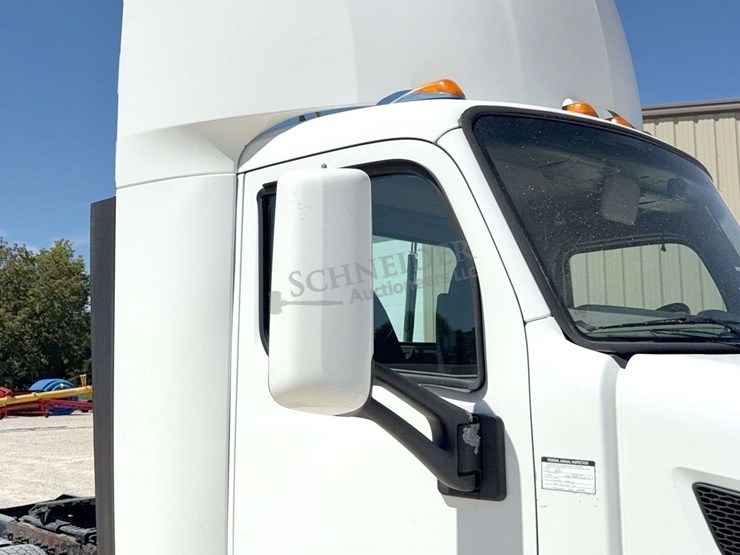 2020-peterbilt-579-image-17