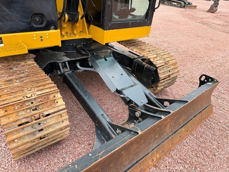 caterpillar-307.5-image-25
