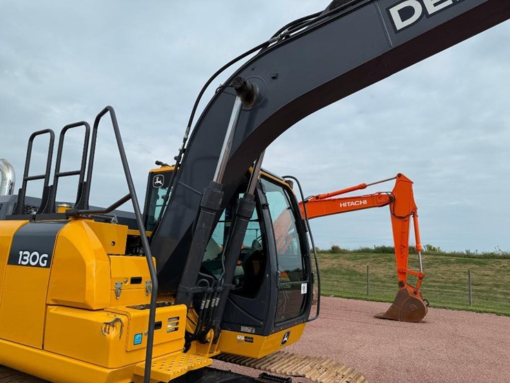 deere-130g-image-28