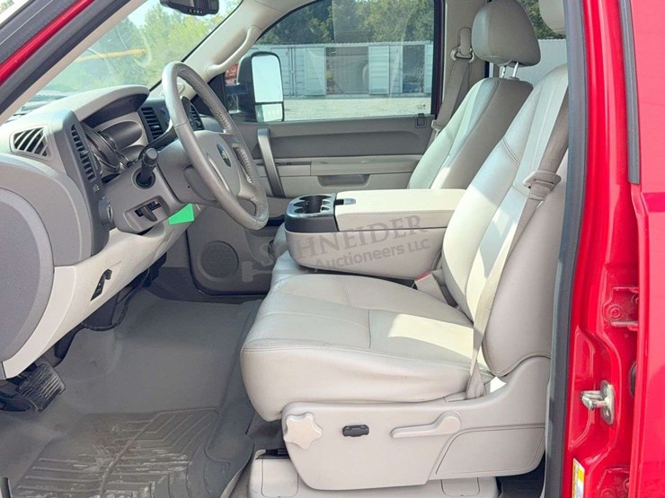 2013-chevrolet-2500hd-image-34