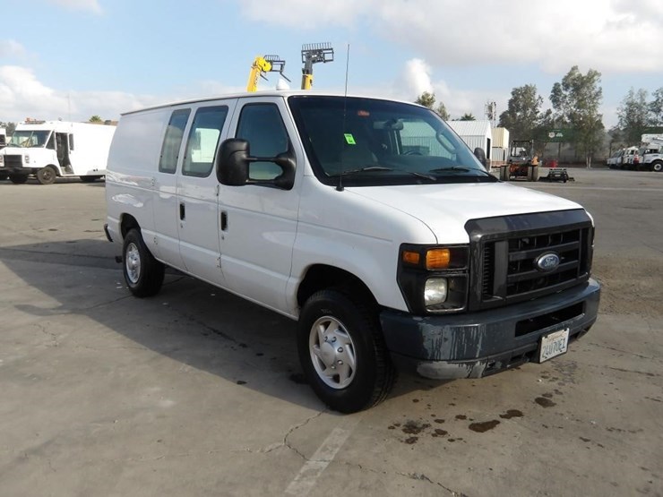 2011-ford-e350-image-2
