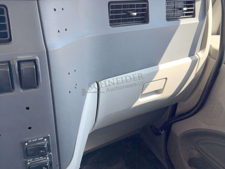 2018-peterbilt-579-image-89