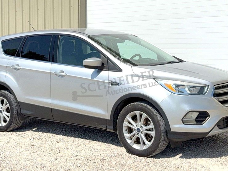 2017-ford-escape-se-image-1