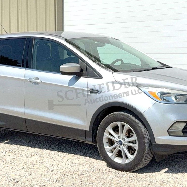 2017 FORD ESCAPE SE