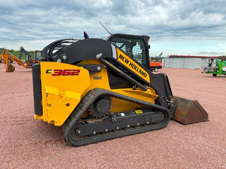 new-holland-c362-image-4