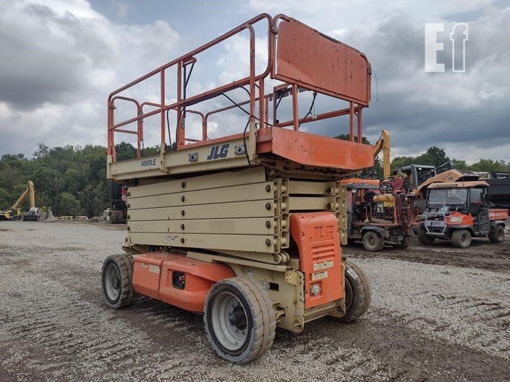 2010-jlg-4069le-image-28