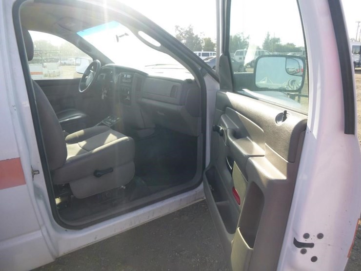 2005-dodge-ram-2500-image-17