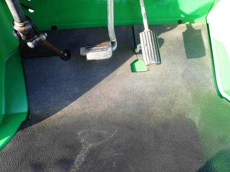 2012-john-deere-gator-image-16