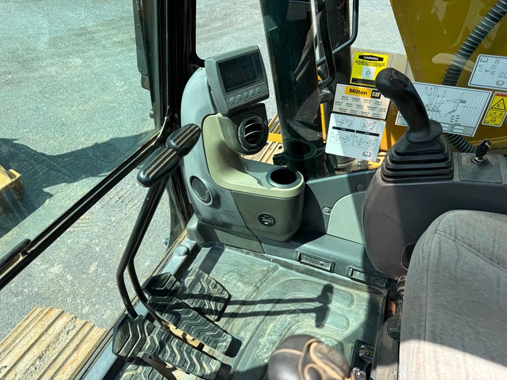 2016-caterpillar-313flgc-image-24