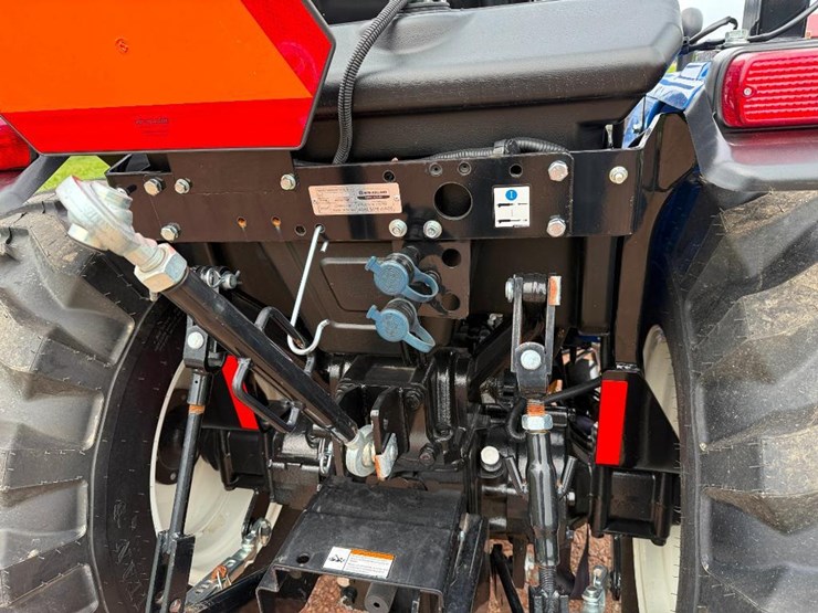 new-holland-workmaster-35-image-25