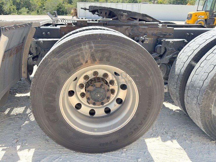 2020-peterbilt-579-image-40