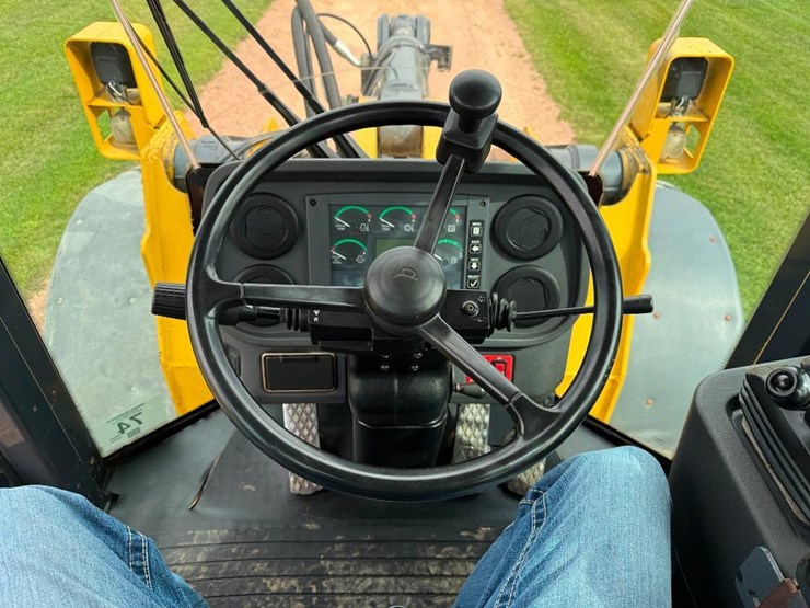 2005-deere-744j-image-51