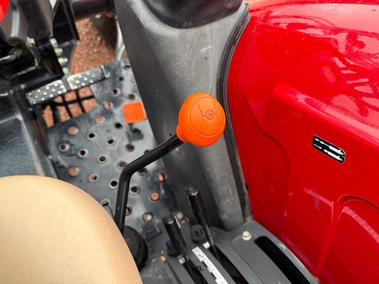 case-ih-farmall-50a-image-39