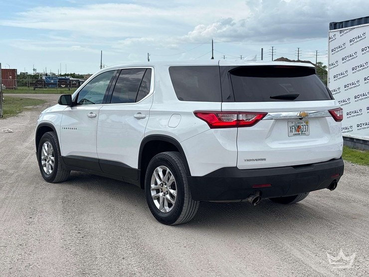 2021-chevrolet-traverse-image-3